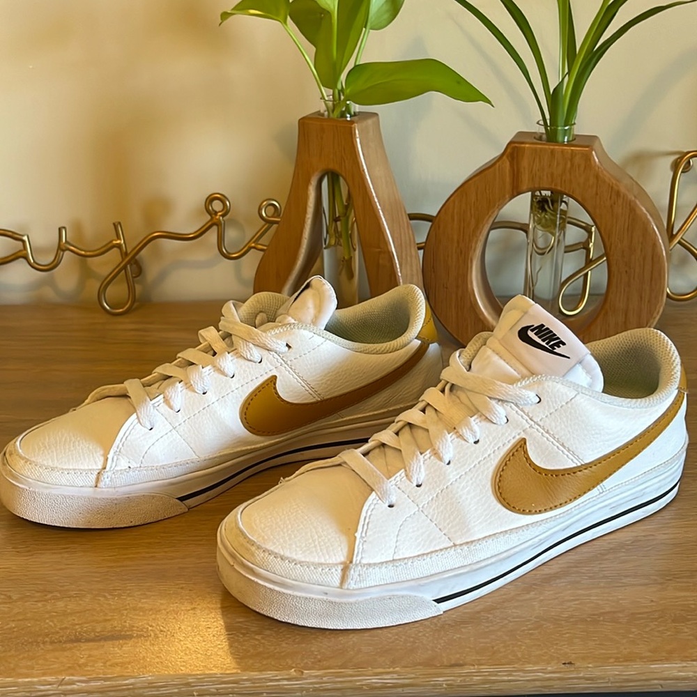 Womens Nike Court Legacy shoes